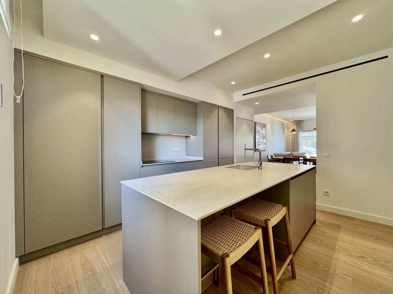 2 bedroom Flat for rent in Palma de Mallorca - € 3,000 (Ref: 9523794)