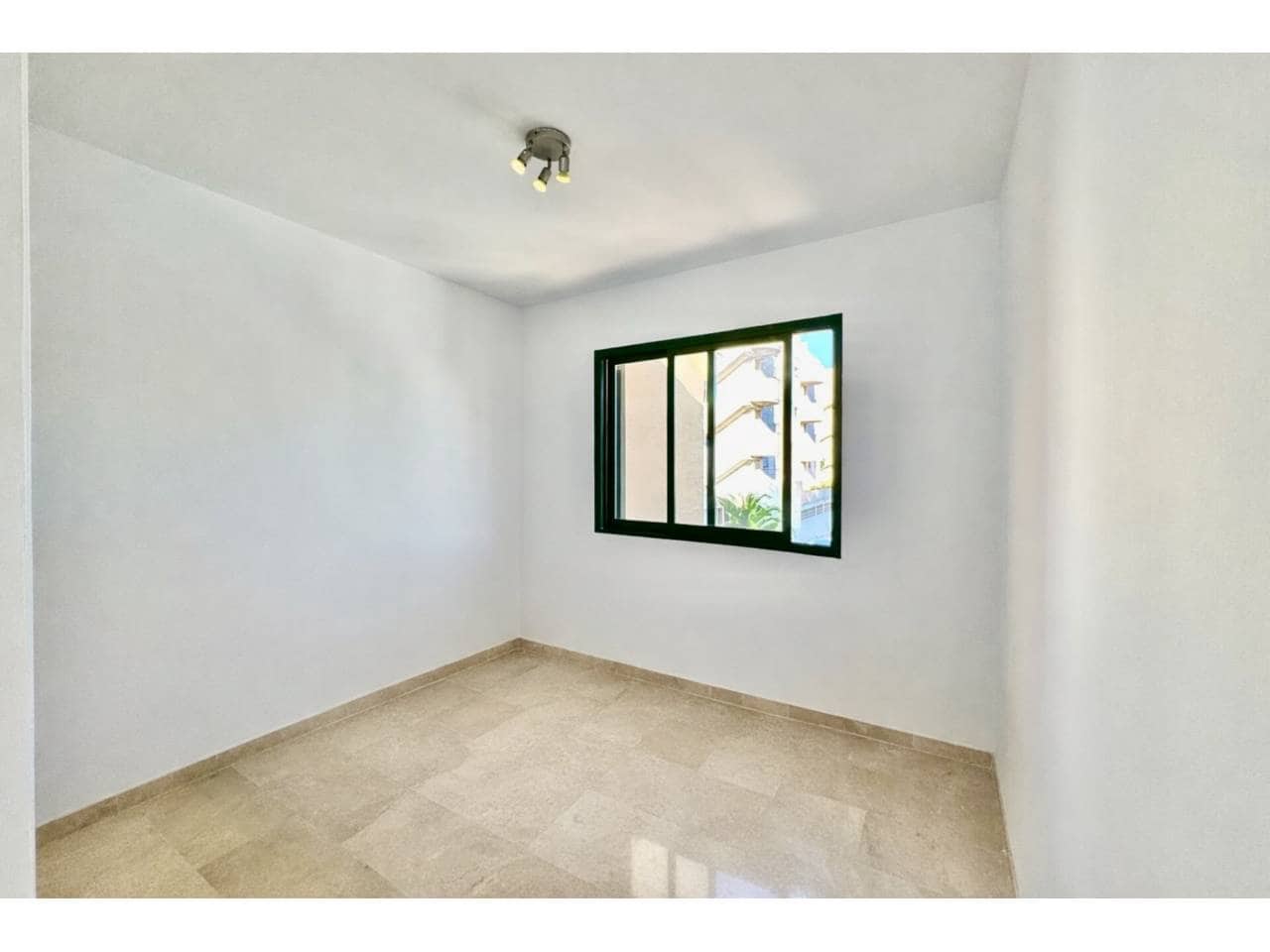 2 makuuhuone Rivitalo vuokrattavana paikassa Es Camp De Mar / El Camp De Mar mukana uima-altaan - 2 200 € (Ref: 9533049)