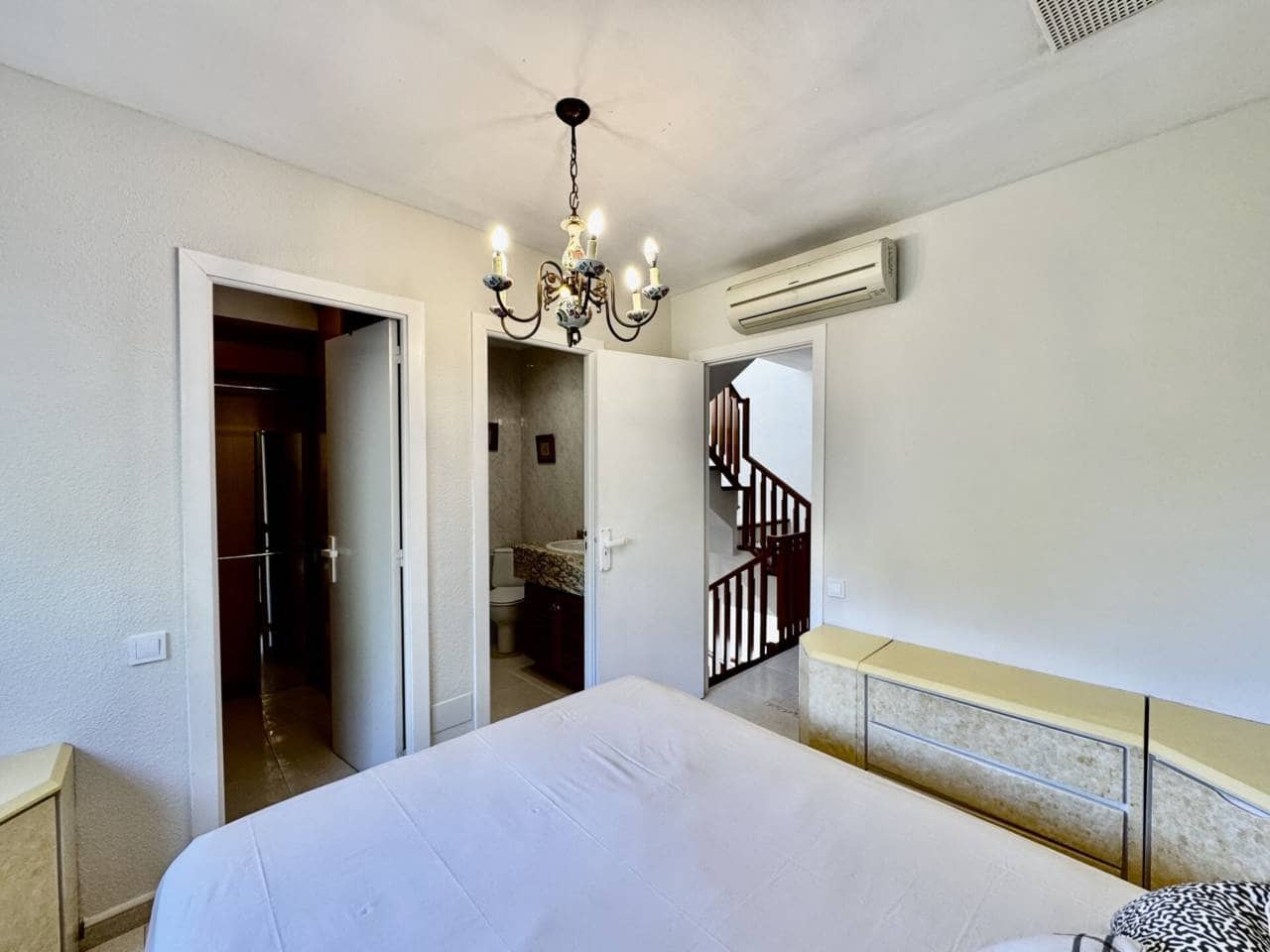 4 sypialnia Mieszkanie do wynajęcia w Calvia z basenem garażem - 2 700 € (Ref: 9570370)