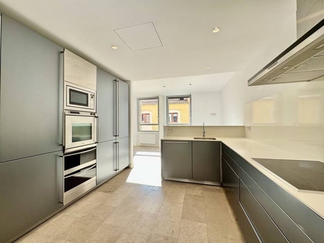 4 soverom Leilighet til leie i Palma de Mallorca med garasje - € 2 600 (Ref: 9575463)