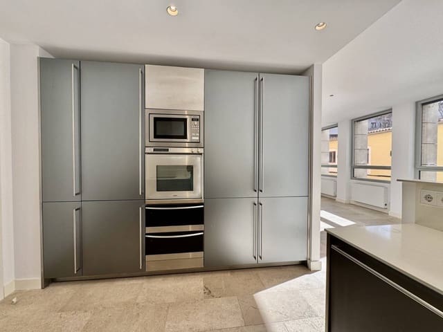 4 soverom Leilighet til leie i Palma de Mallorca med garasje - € 2 600 (Ref: 9575463)