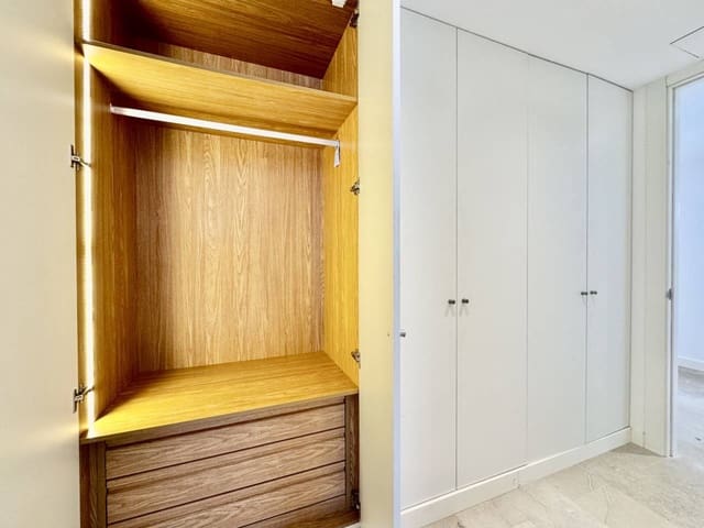 4 soverom Leilighet til leie i Palma de Mallorca med garasje - € 2 600 (Ref: 9575463)