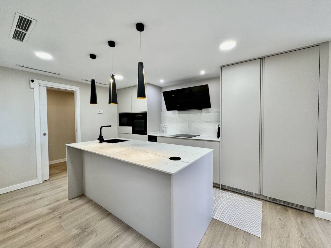 3 soverom Leilighet til leie i Palma de Mallorca - € 2 200 (Ref: 9629569)