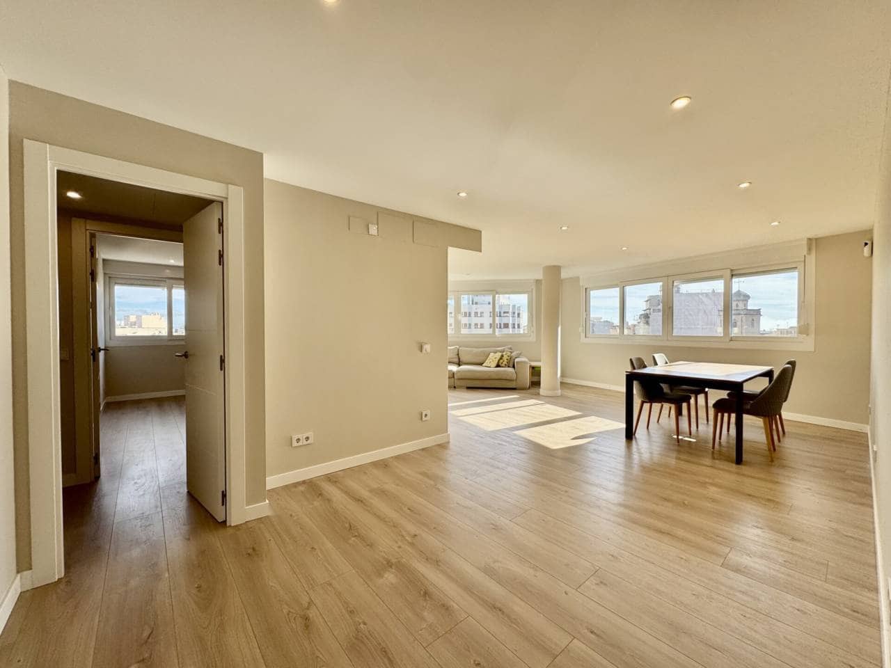 3 soverom Leilighet til leie i Palma de Mallorca - € 2 200 (Ref: 9629569)