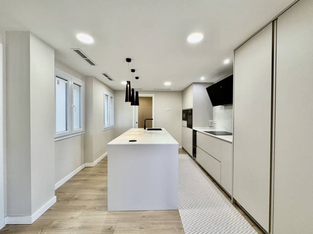 3 soverom Leilighet til leie i Palma de Mallorca - € 2 200 (Ref: 9629569)