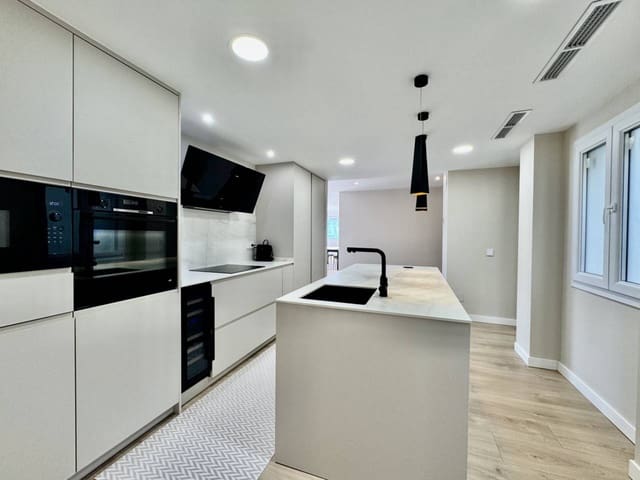 3 soverom Leilighet til leie i Palma de Mallorca - € 2 200 (Ref: 9629569)