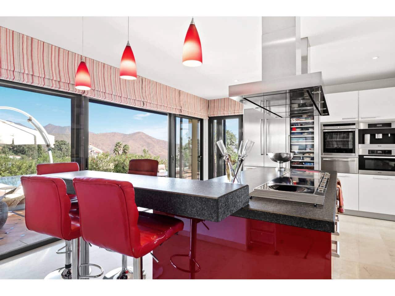 6 slaapkamer Villa te koop in Ojen met zwembad garage - € 2.100.000 (Ref: 9646770)