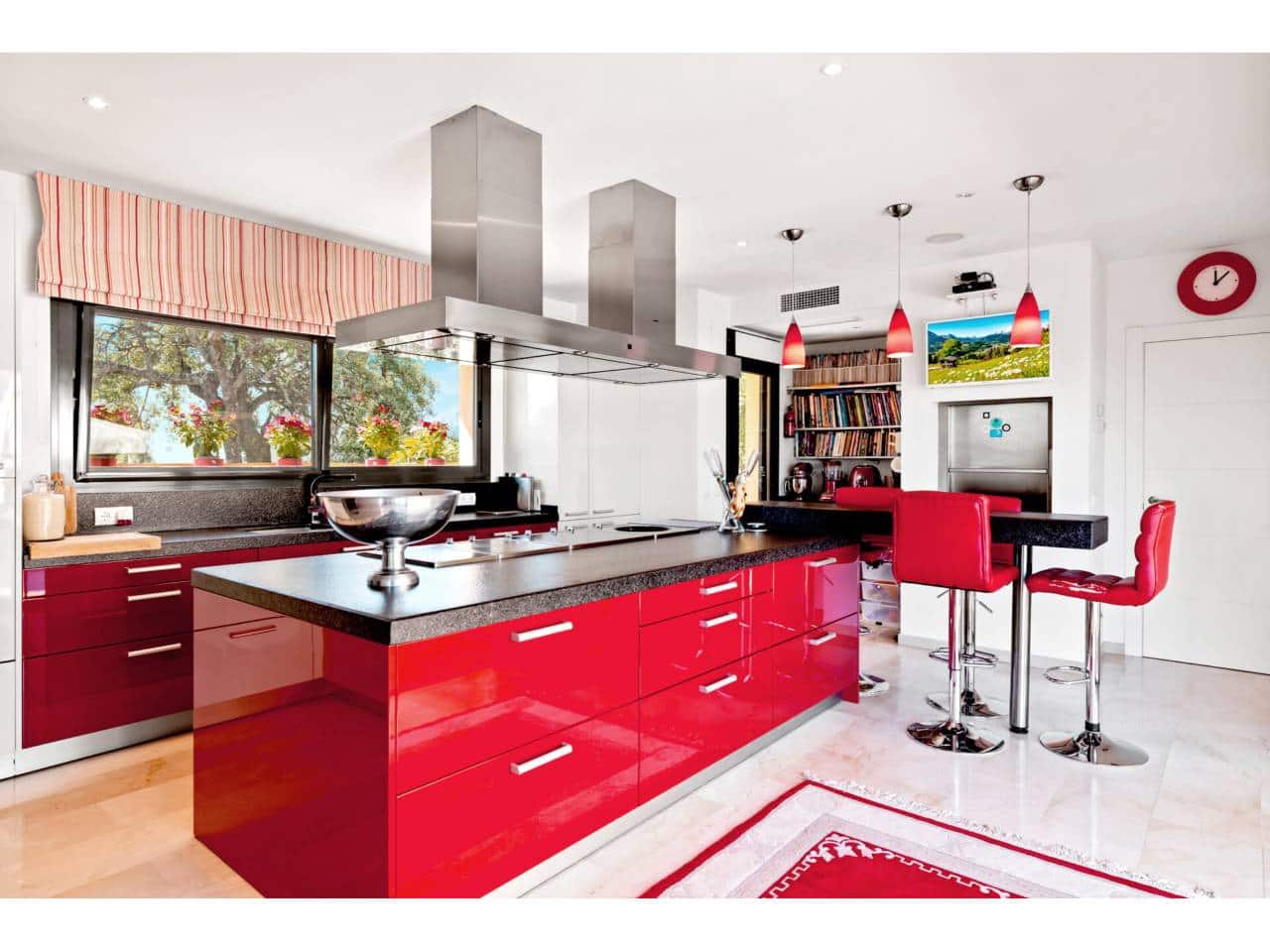 6 slaapkamer Villa te koop in Ojen met zwembad garage - € 2.100.000 (Ref: 9646770)