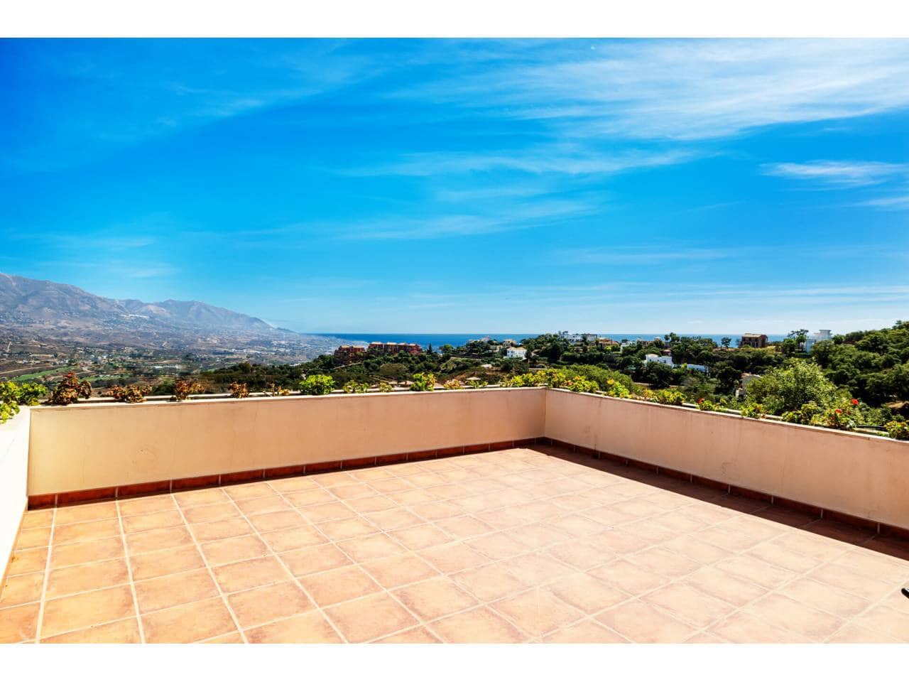 6 slaapkamer Villa te koop in Ojen met zwembad garage - € 2.100.000 (Ref: 9646770)