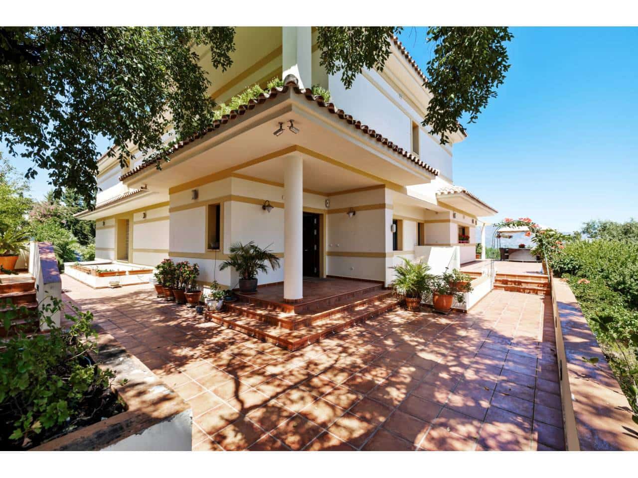 6 slaapkamer Villa te koop in Ojen met zwembad garage - € 2.100.000 (Ref: 9646770)