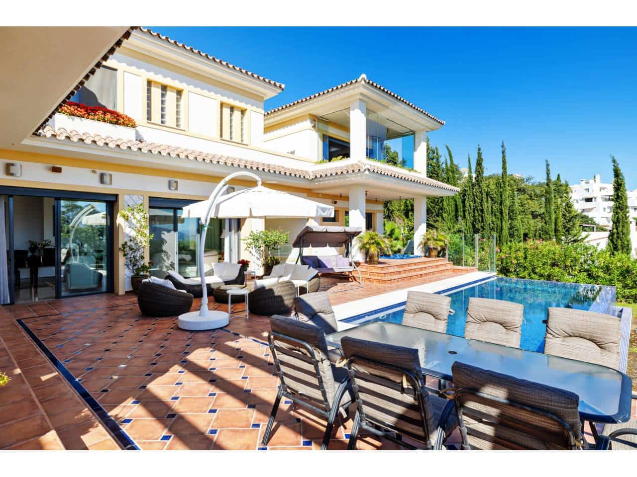 6 slaapkamer Villa te koop in Ojen met zwembad garage - € 2.100.000 (Ref: 9646770)