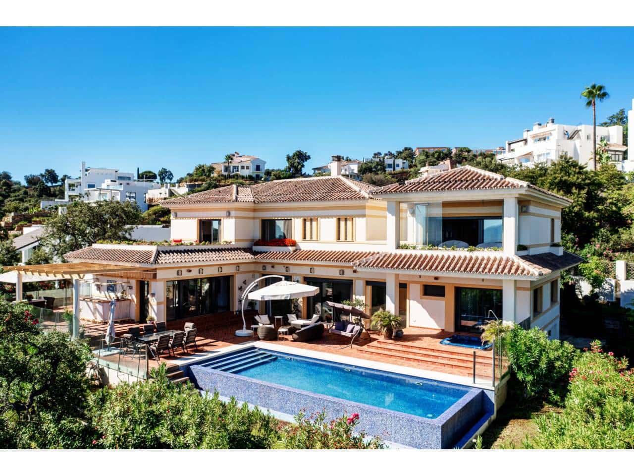 6 slaapkamer Villa te koop in Ojen met zwembad garage - € 2.100.000 (Ref: 9646770)