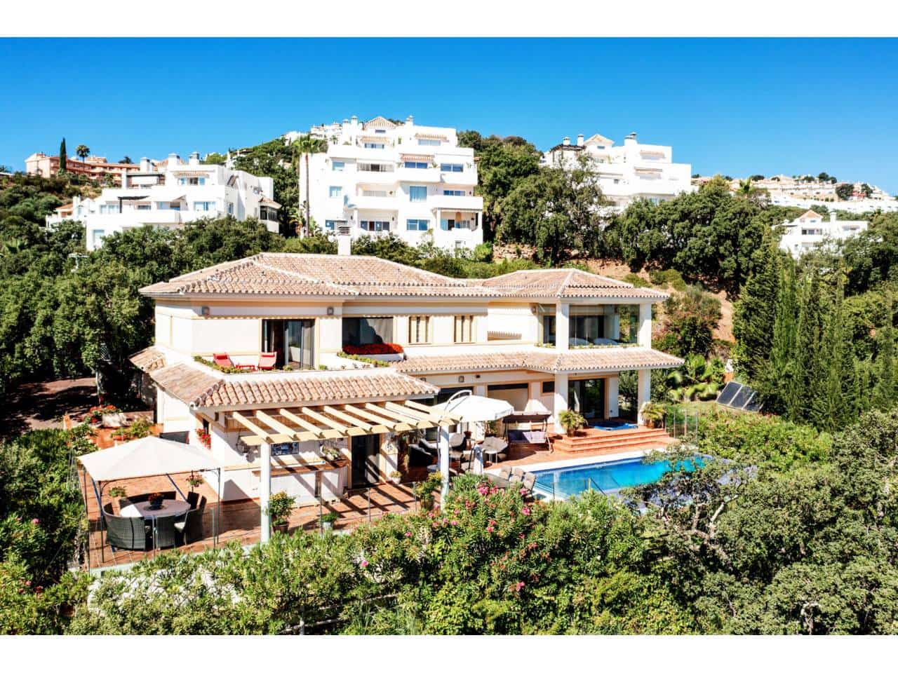 6 slaapkamer Villa te koop in Ojen met zwembad garage - € 2.100.000 (Ref: 9646770)