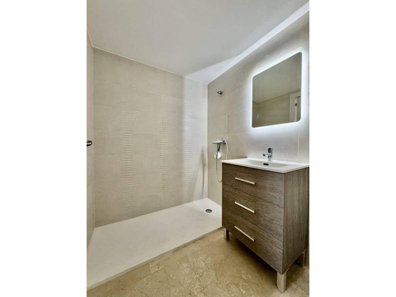 2 bedroom Terraced Villa for rent in Es Camp De Mar / El Camp De Mar with pool - € 2,150 (Ref: 9689931)