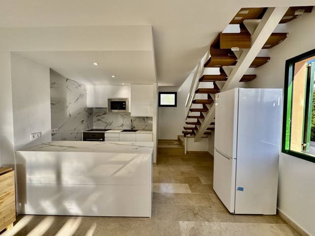 2 slaapkamer Rijtjeshuis te huur in Es Camp De Mar / El Camp De Mar, Andratx met zwembad - € 2.150 (Ref: 9689931)