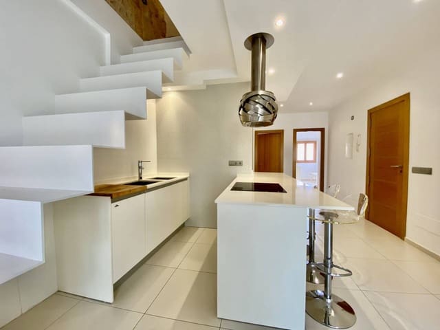 Appartement de 2 chambres à louer à Palma de Mallorca - 1 600 € (Ref: 9758320)