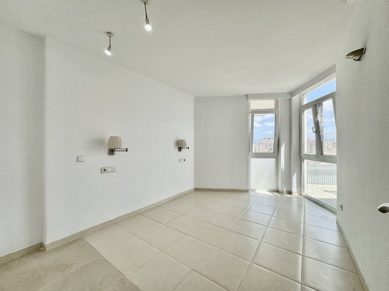 1 slaapkamer Penthouse te huur in Palma de Mallorca - € 1.300 (Ref: 9790040)