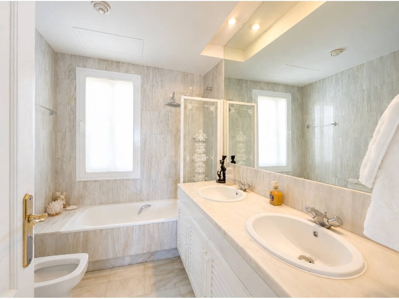 2 Zimmer Apartment zu verkaufen in Ojen mit Pool Garage - 450.000 € (Ref: 9824564)