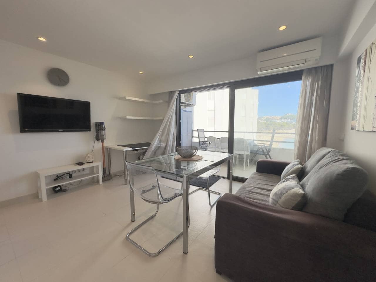 Appartement de 2 chambres à louer à Calvia - 2 800 € (Ref: 9900019)