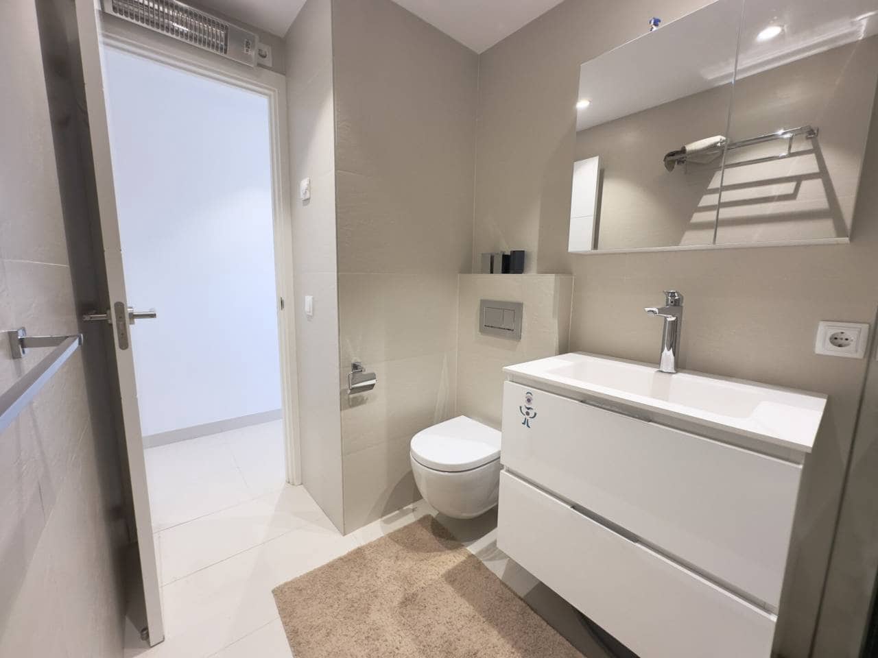 Appartement de 2 chambres à louer à Calvia - 2 800 € (Ref: 9900019)