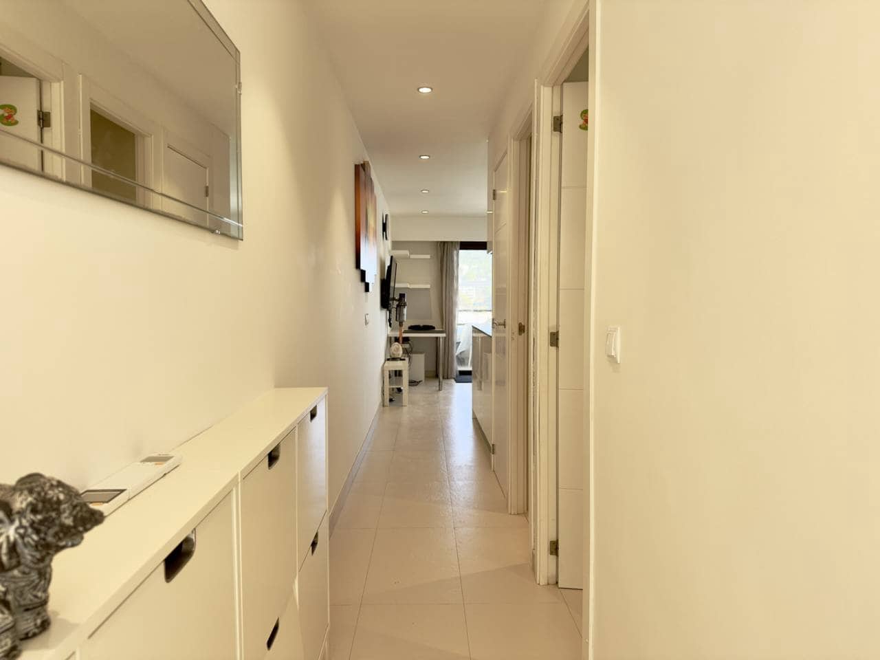 Appartement de 2 chambres à louer à Calvia - 2 800 € (Ref: 9900019)