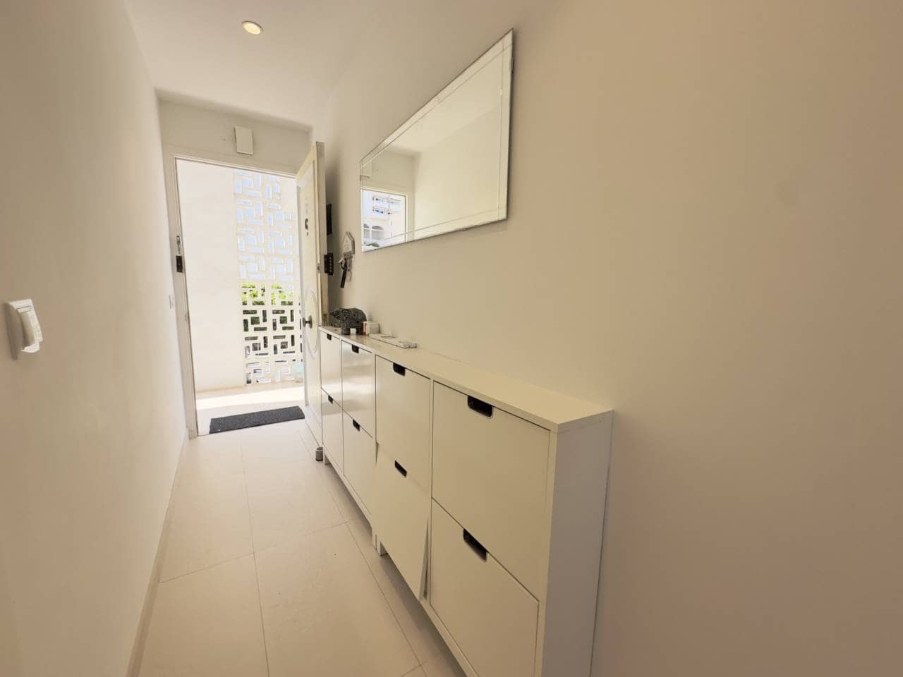 Appartement de 2 chambres à louer à Calvia - 2 800 € (Ref: 9900019)