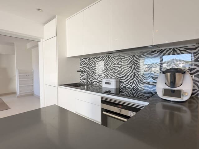 Appartement de 2 chambres à louer à Calvià - 2 800 € (Ref: 9900019)