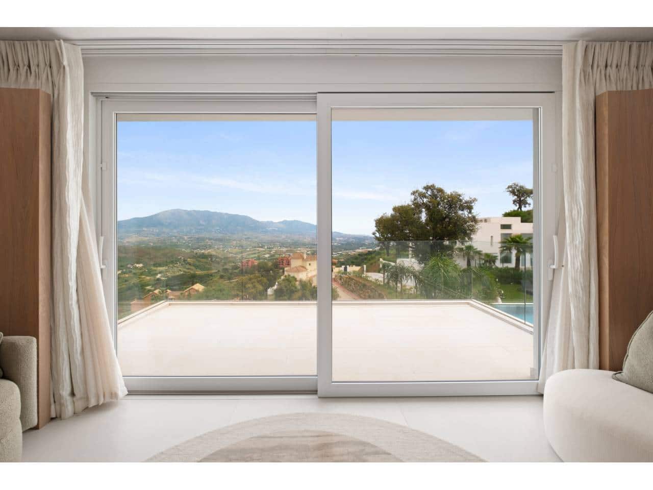 4 bedroom Villa for sale in Ojen with pool garage - € 3,650,000 (Ref: 9928632)