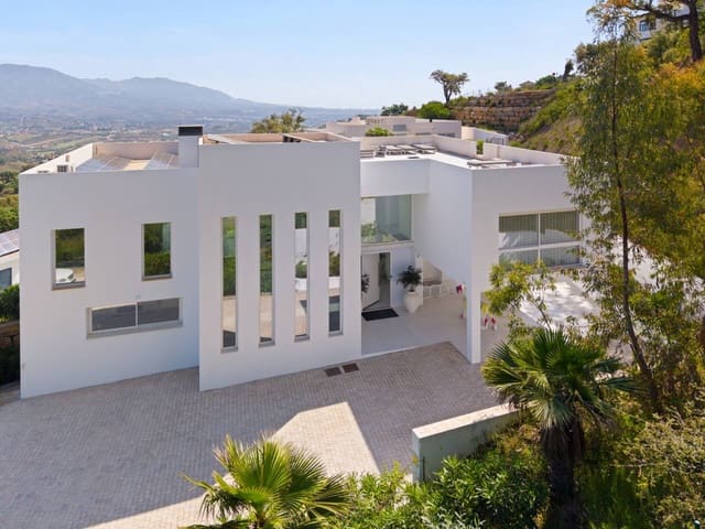 Chalet de 4 habitaciones en Ojen en venta con piscina garaje - 3.650.000 € (Ref: 9928632)