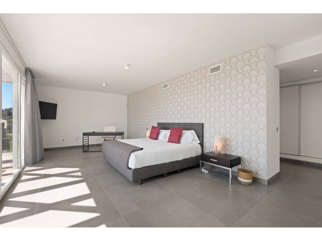 5 bedroom Villa for sale in Ojen with pool garage - € 3,300,000 (Ref: 9928633)