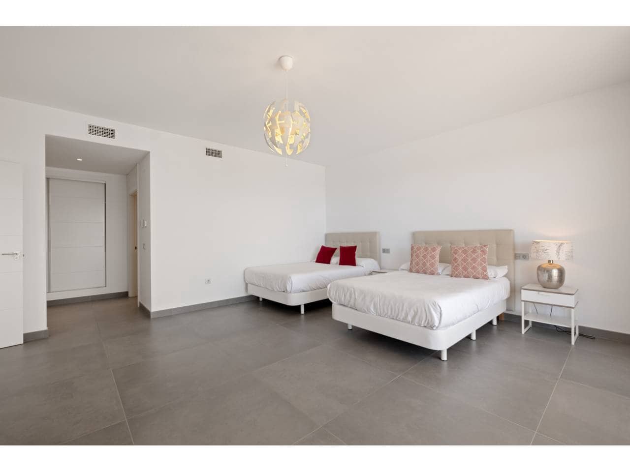 5 bedroom Villa for sale in Ojen with pool garage - € 3,300,000 (Ref: 9928633)