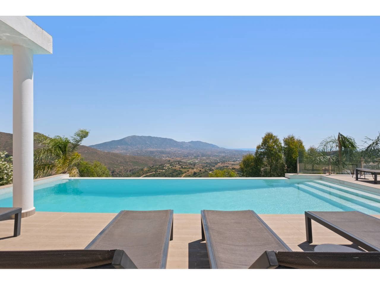 5 bedroom Villa for sale in Ojen with pool garage - € 3,300,000 (Ref: 9928633)