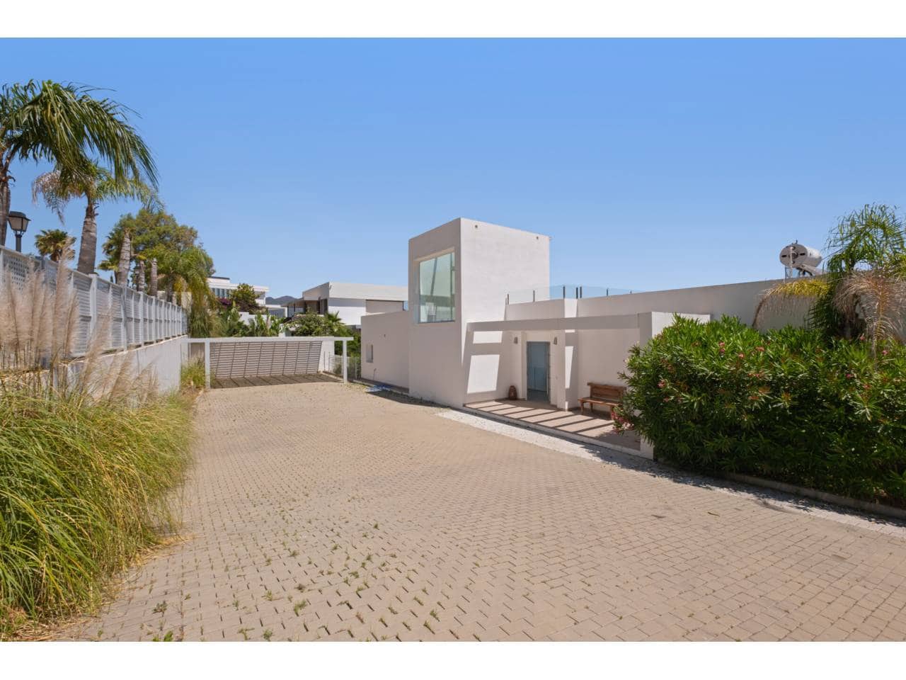 5 bedroom Villa for sale in Ojen with pool garage - € 3,300,000 (Ref: 9928633)