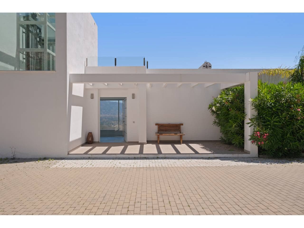 5 bedroom Villa for sale in Ojen with pool garage - € 3,300,000 (Ref: 9928633)