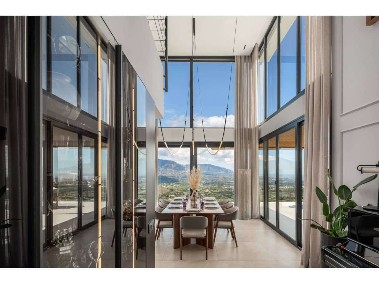 6 bedroom Villa for sale in Ojen with pool garage - € 3,850,000 (Ref: 9928634)