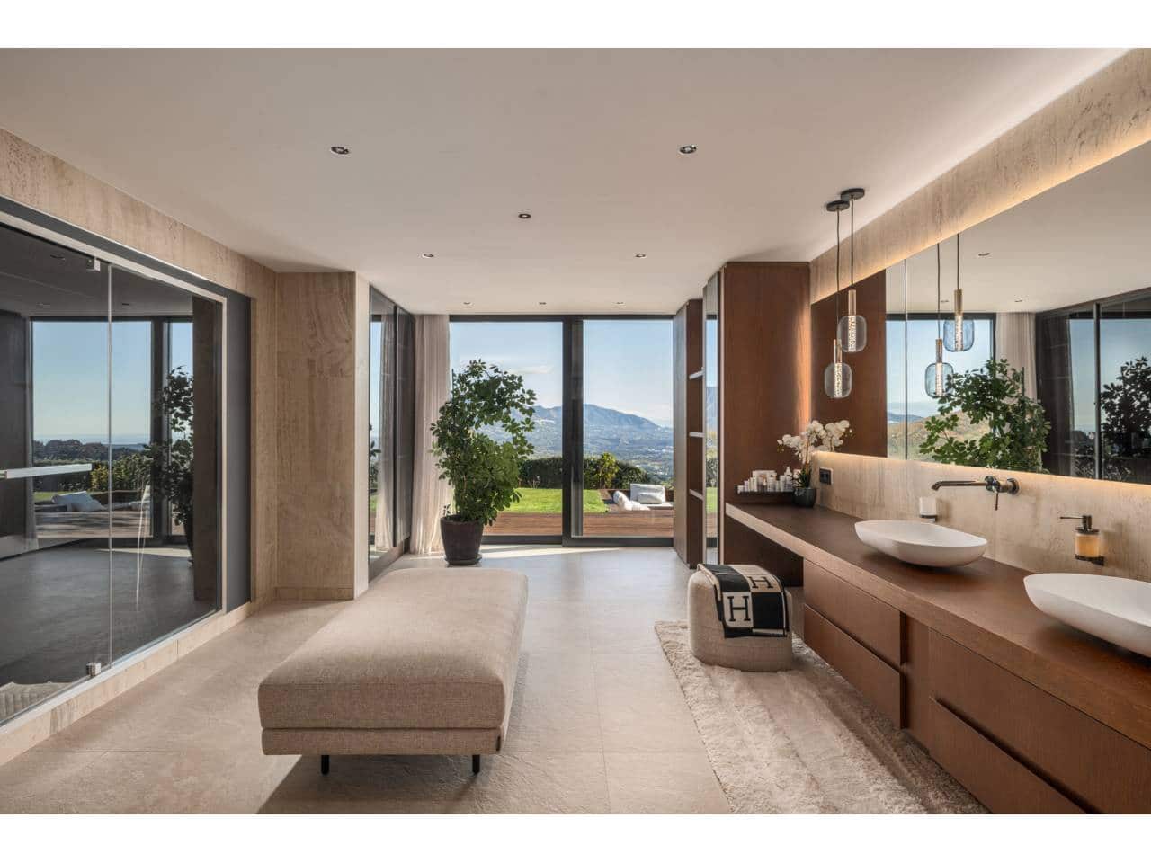 6 bedroom Villa for sale in Ojen with pool garage - € 3,850,000 (Ref: 9928634)