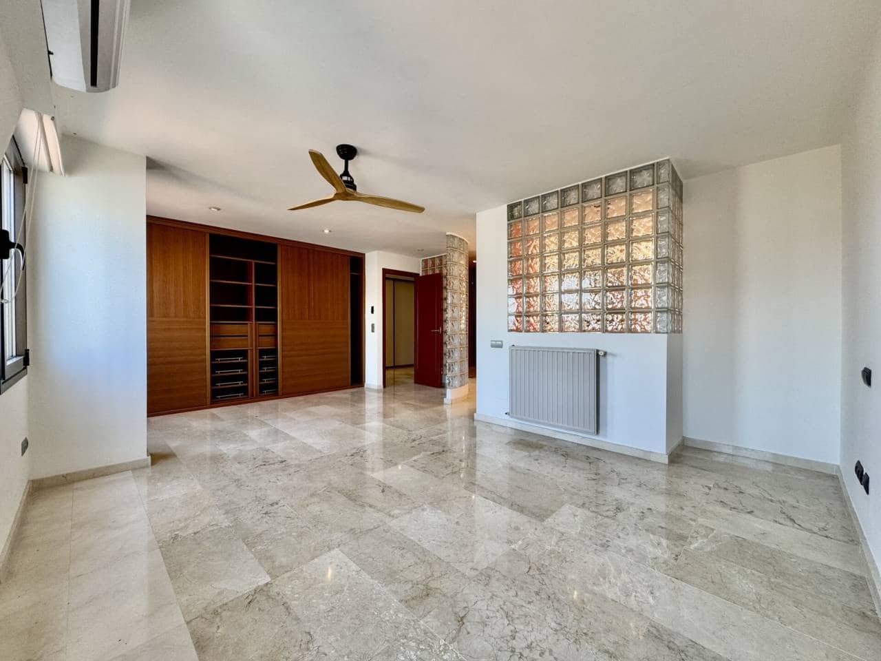 2 bedroom Penthouse for sale in Palma de Mallorca with garage - € 970,000 (Ref: 9954671)