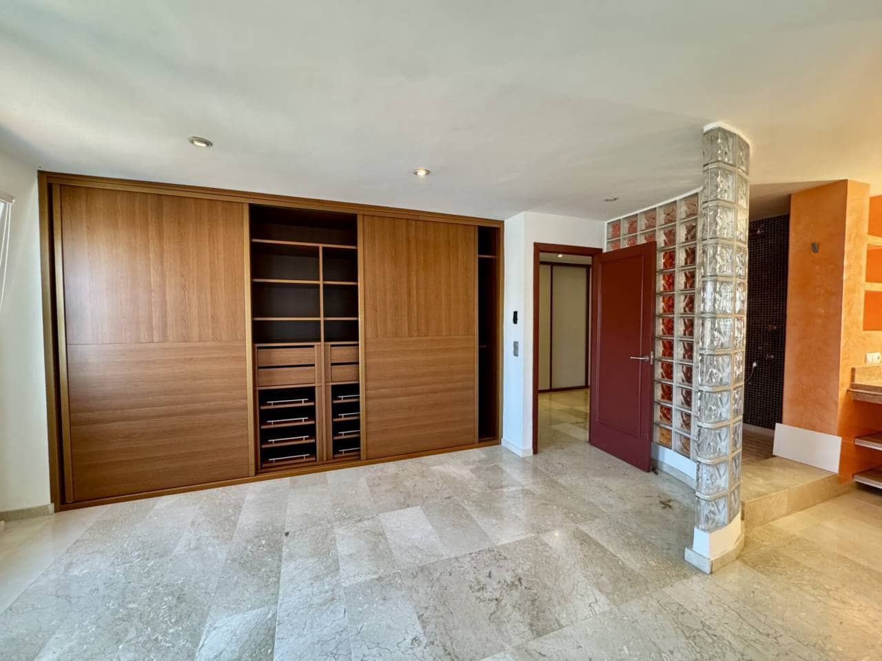 2 bedroom Penthouse for sale in Palma de Mallorca with garage - € 970,000 (Ref: 9954671)