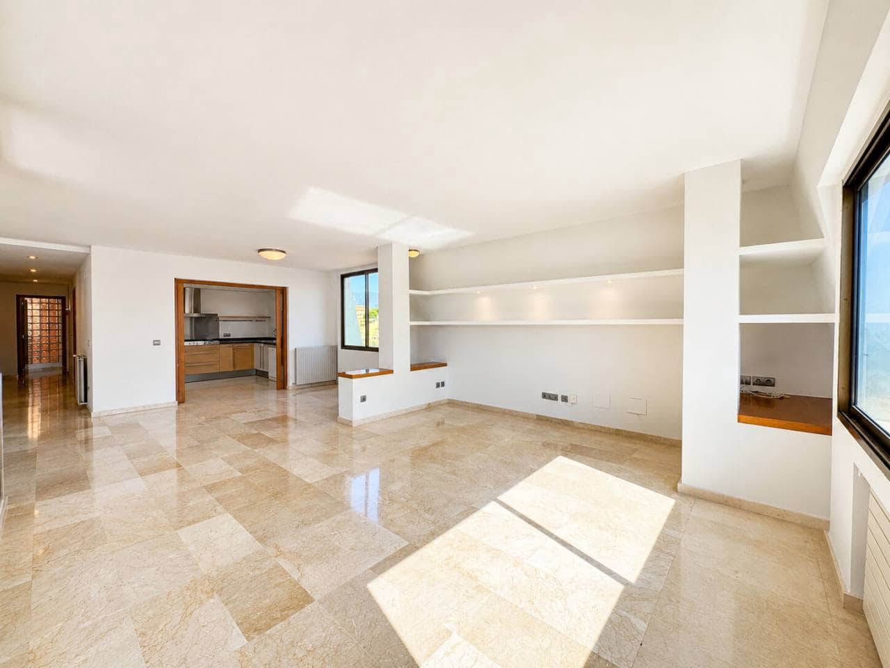 2 bedroom Penthouse for sale in Palma de Mallorca with garage - € 970,000 (Ref: 9954671)