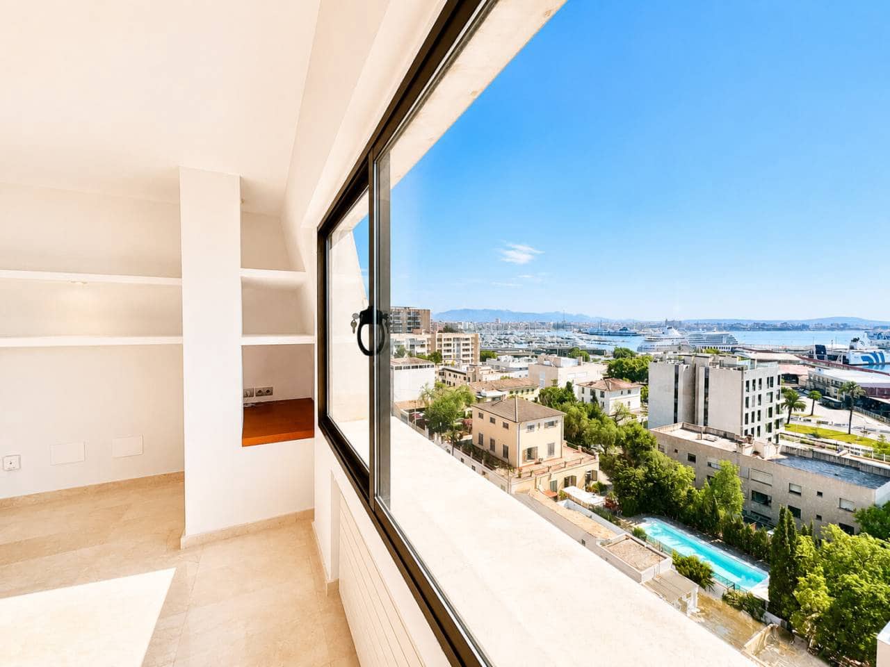2 bedroom Penthouse for sale in Palma de Mallorca with garage - € 970,000 (Ref: 9954671)