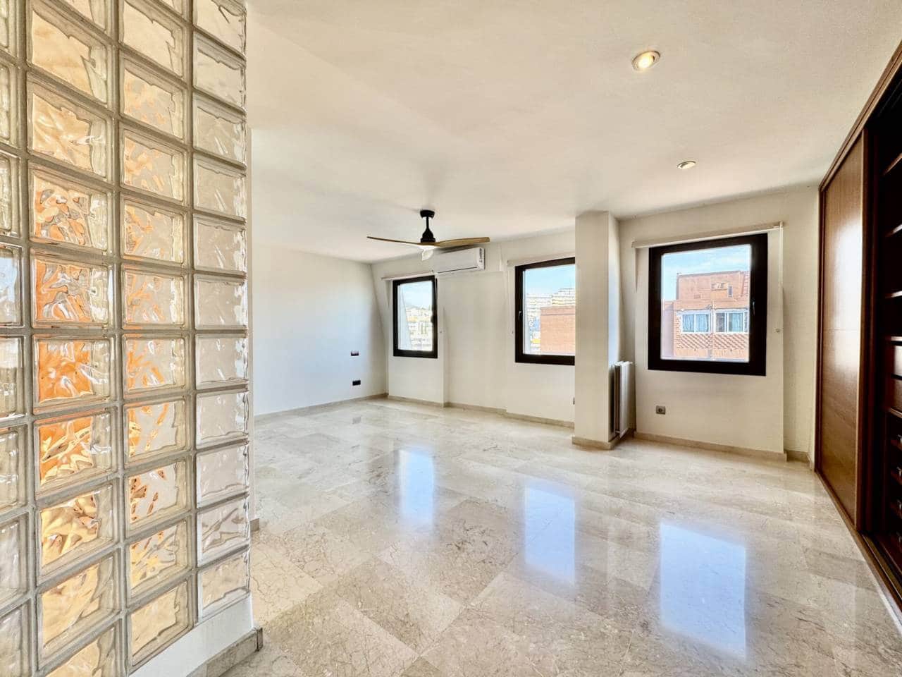2 bedroom Penthouse for sale in Palma de Mallorca with garage - € 970,000 (Ref: 9954671)