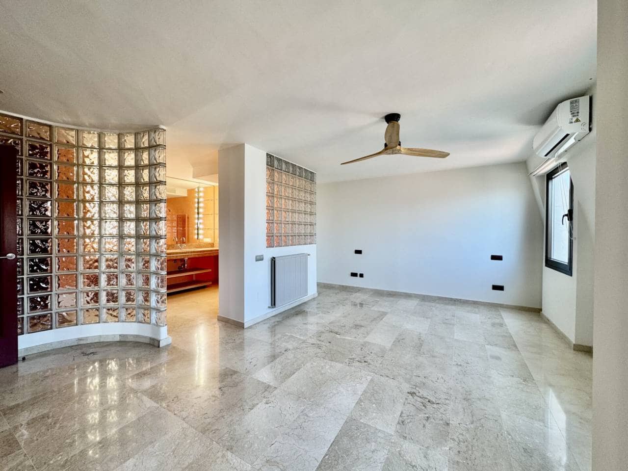 2 bedroom Penthouse for sale in Palma de Mallorca with garage - € 970,000 (Ref: 9954671)