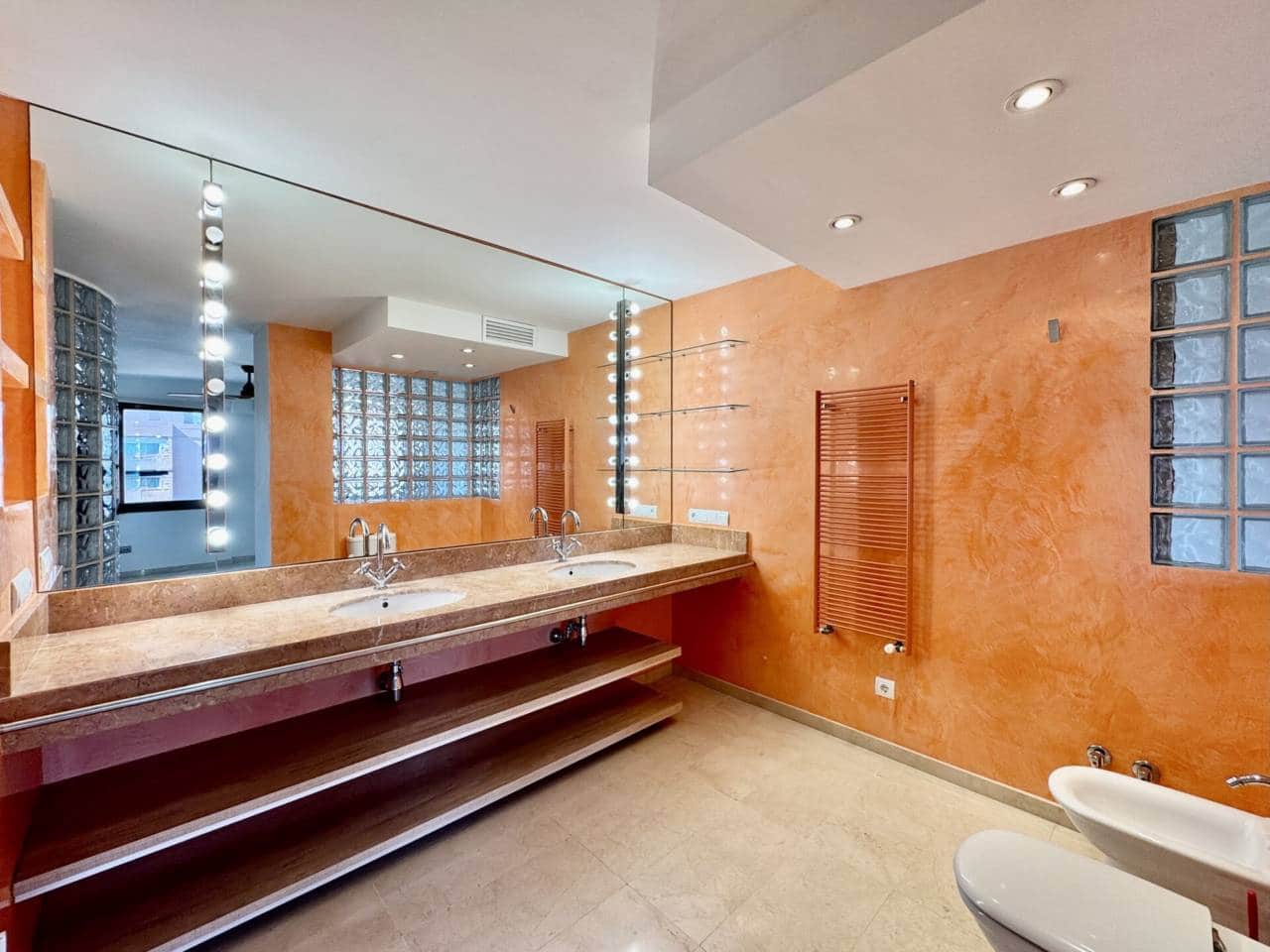 2 bedroom Penthouse for sale in Palma de Mallorca with garage - € 970,000 (Ref: 9954671)