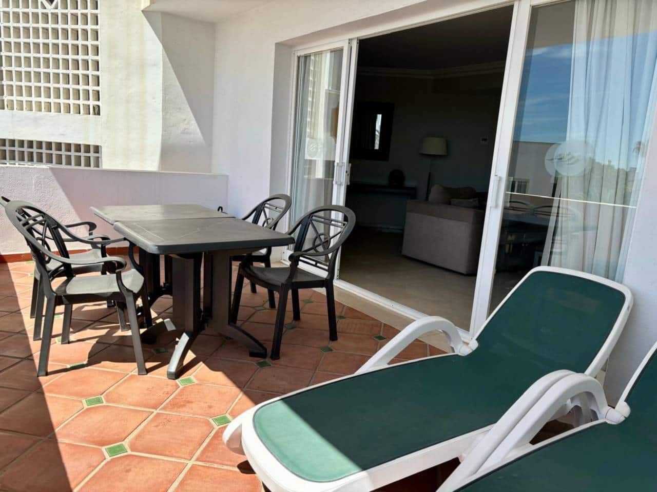2 quarto Apartamento para arrendar em Elviria com piscina garagem - 1 750 € (Ref: 9984191)