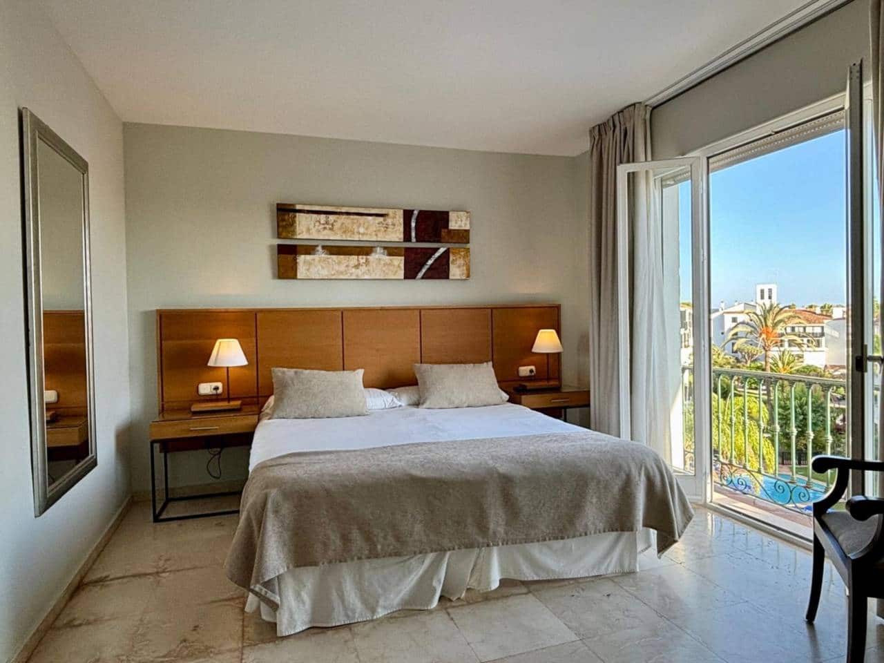2 quarto Apartamento para arrendar em Elviria com piscina garagem - 1 750 € (Ref: 9984191)