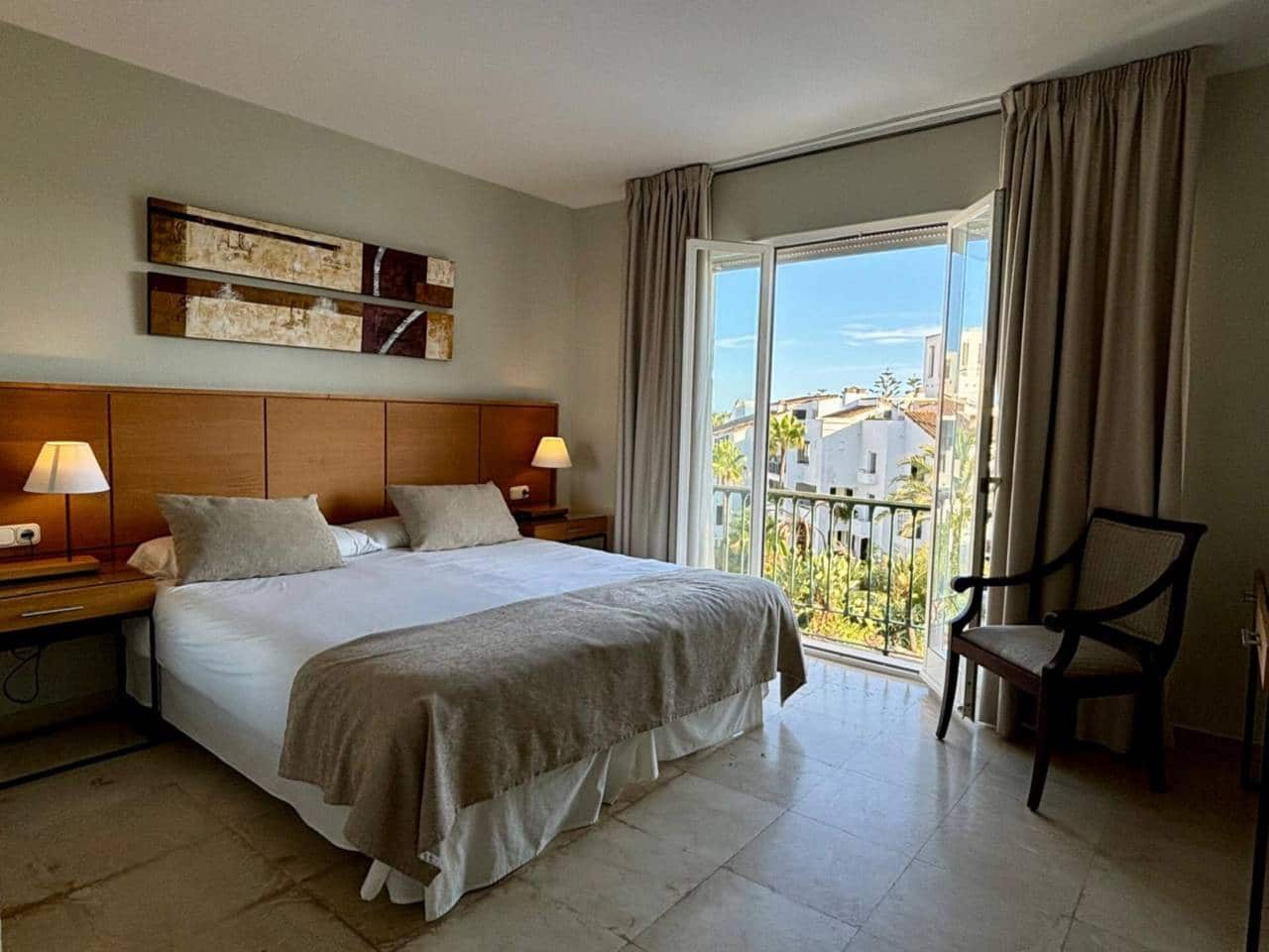 2 quarto Apartamento para arrendar em Elviria com piscina garagem - 1 750 € (Ref: 9984191)