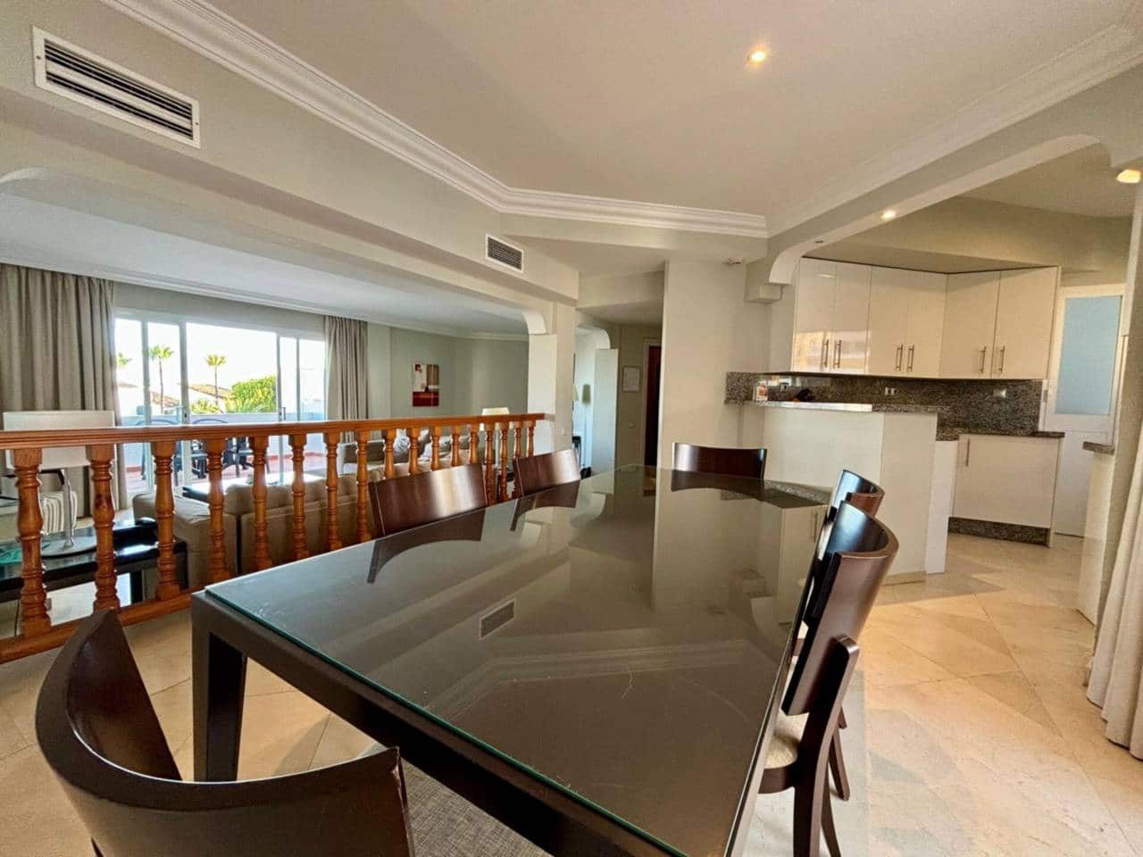 2 quarto Apartamento para arrendar em Elviria com piscina garagem - 1 750 € (Ref: 9984191)