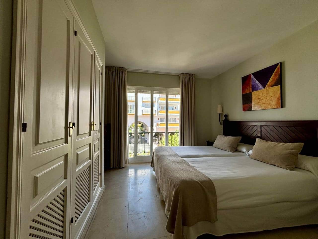 2 quarto Apartamento para arrendar em Elviria com piscina garagem - 1 750 € (Ref: 9984191)