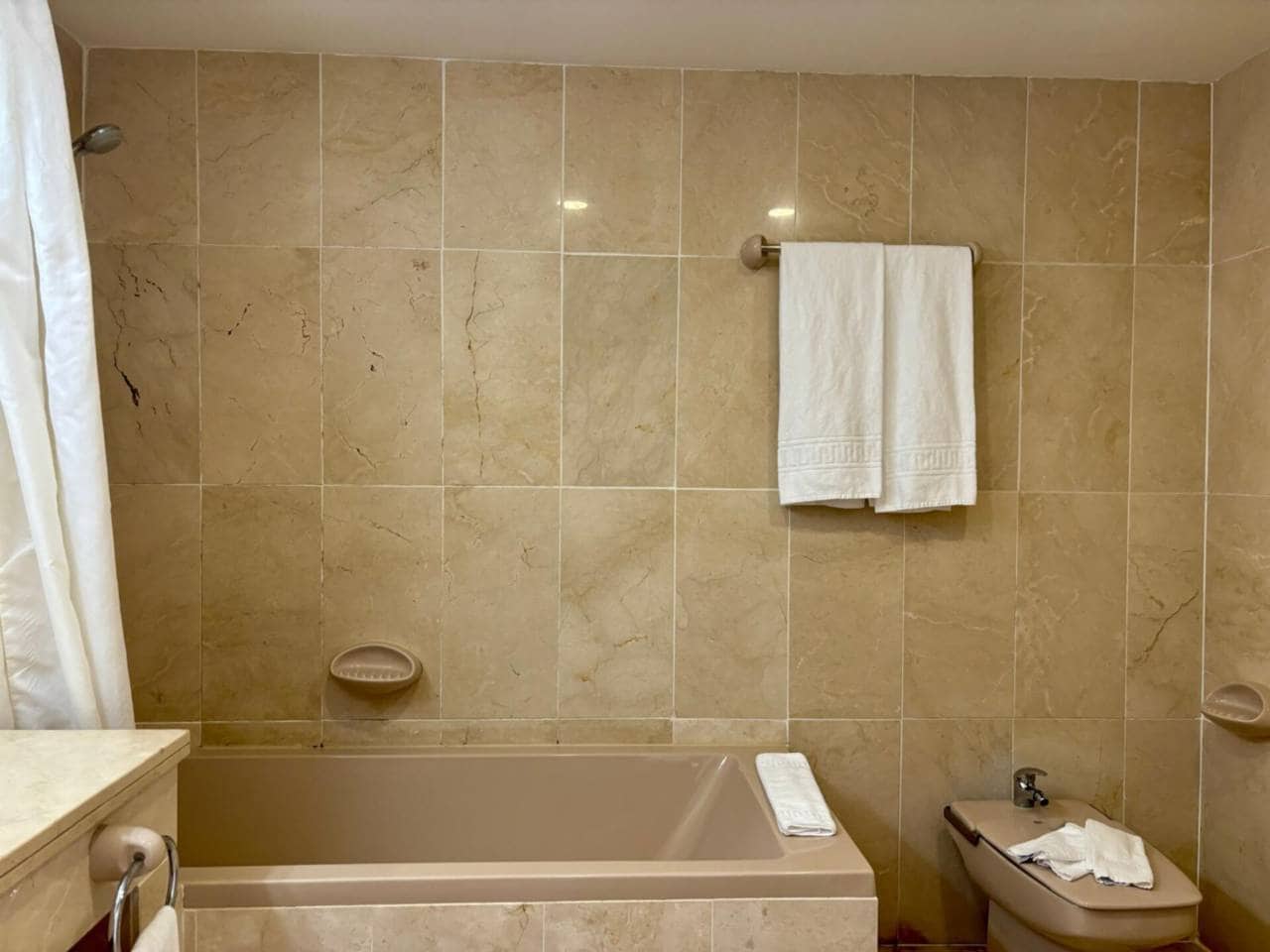 2 quarto Apartamento para arrendar em Elviria com piscina garagem - 1 750 € (Ref: 9984191)