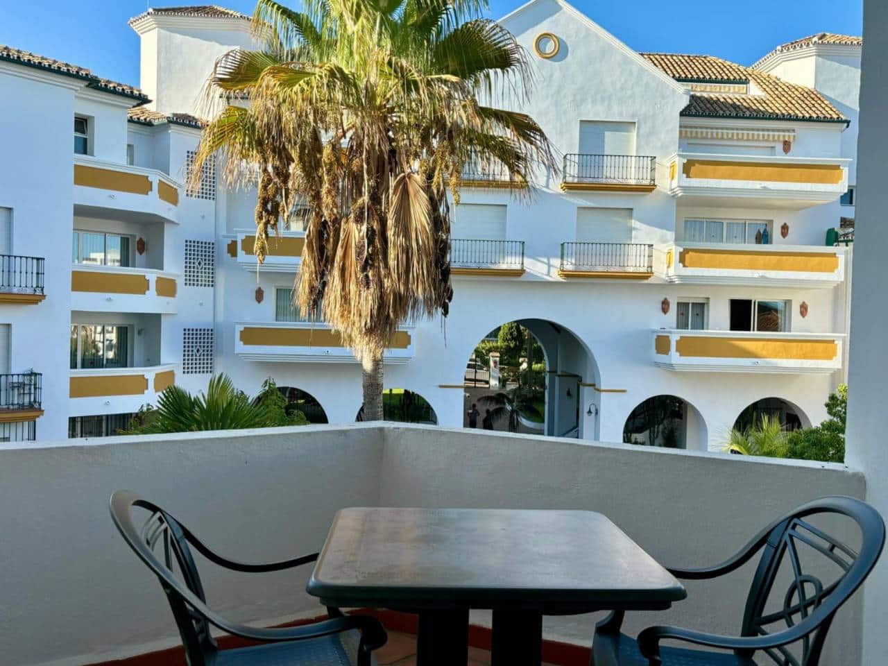 2 quarto Apartamento para arrendar em Elviria com piscina garagem - 1 750 € (Ref: 9984191)